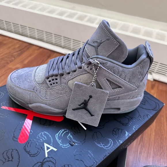 Nike Air Jordan 4 Retro Kaws - Picture 2 of 5